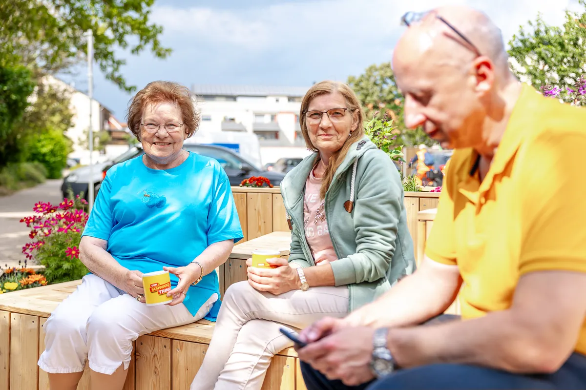Eröffnung des Parklets in Sehnde mit Personen