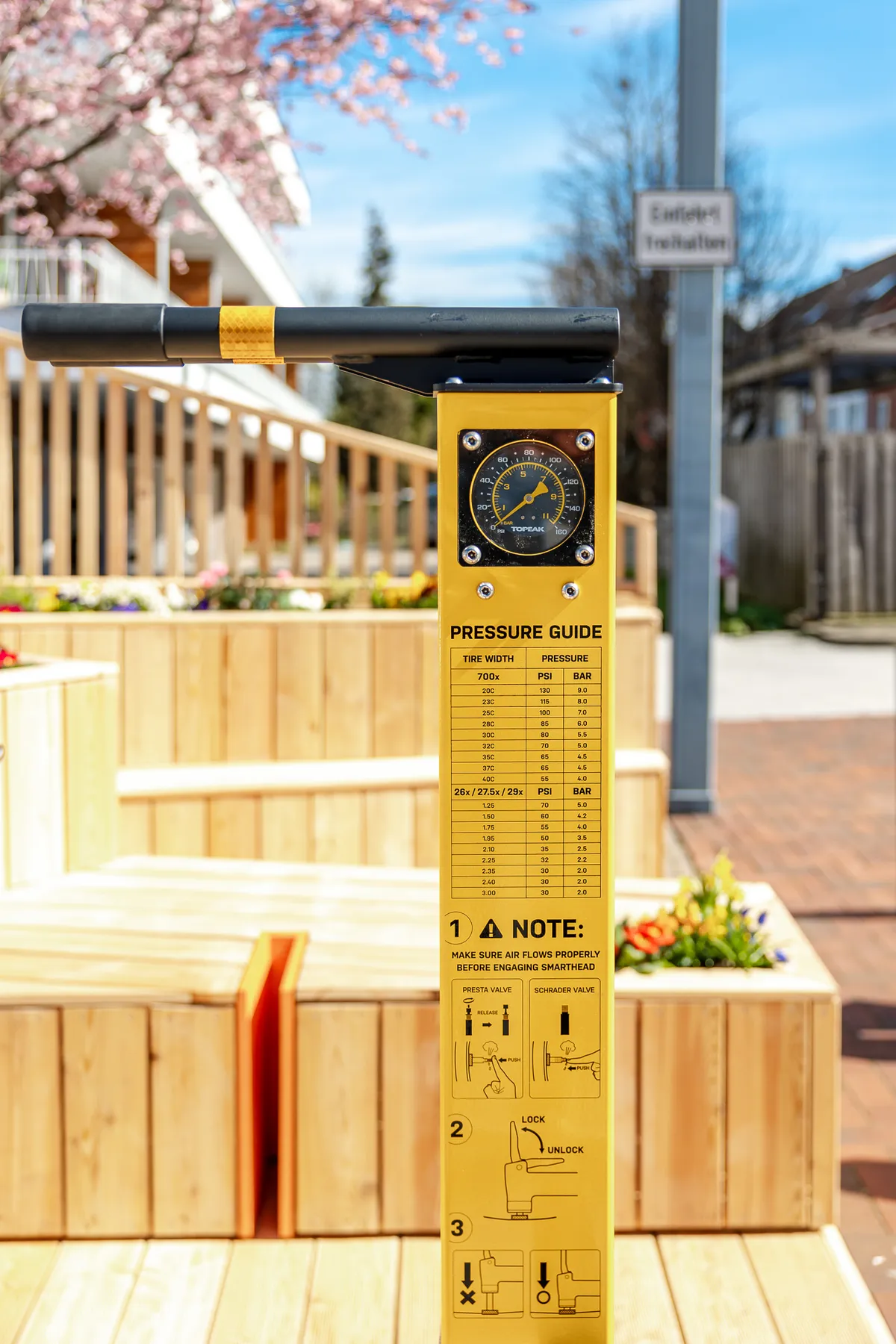 Parklet mit Reparaturstation